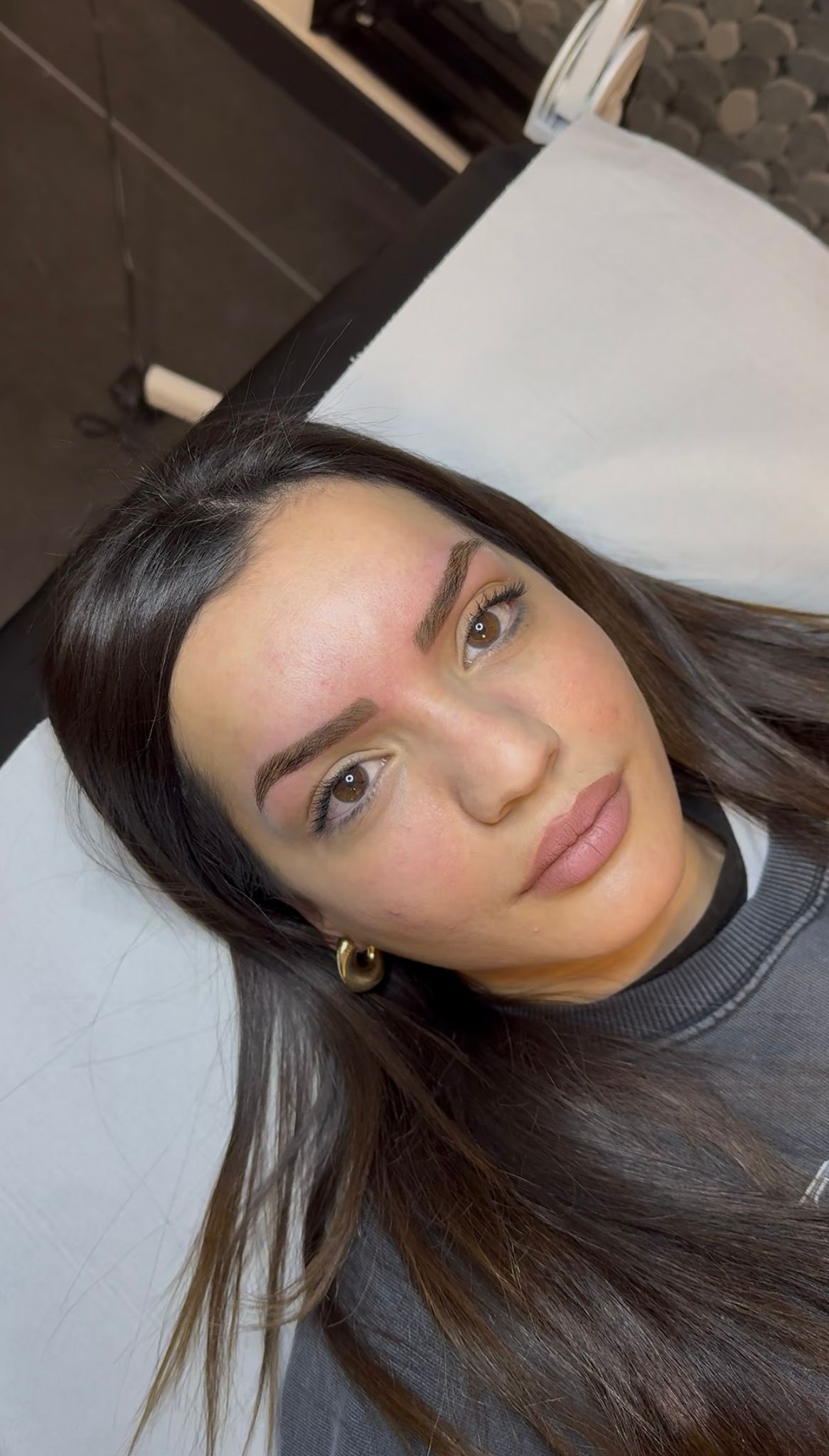 Sourcils parfaits apr&egrave;s prestation